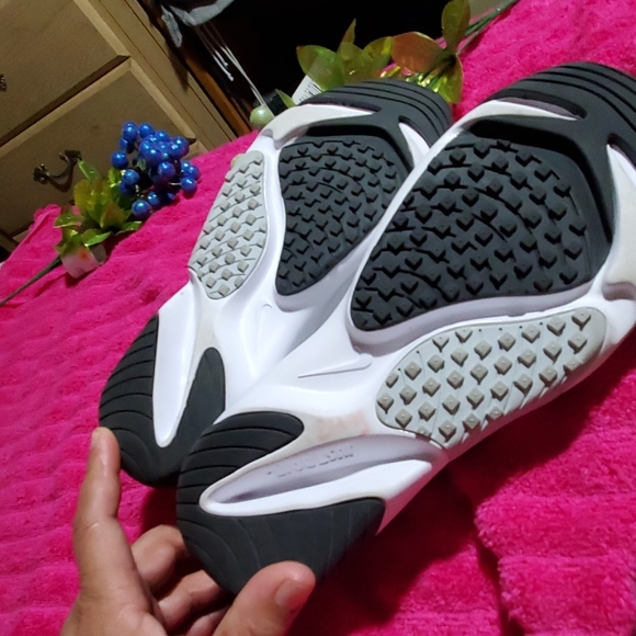 shoes - Picture 3 of 6